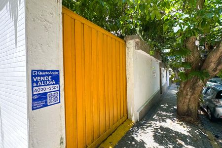 Casa à venda com 669m², 2 quartos e 3 vagas Casa à venda com 669m², 2 quartos e 3 vagasPlaquinha