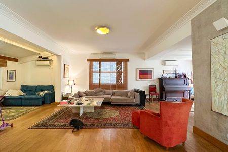 Casa à venda com 669m², 2 quartos e 3 vagas Casa à venda com 669m², 2 quartos e 3 vagasSala