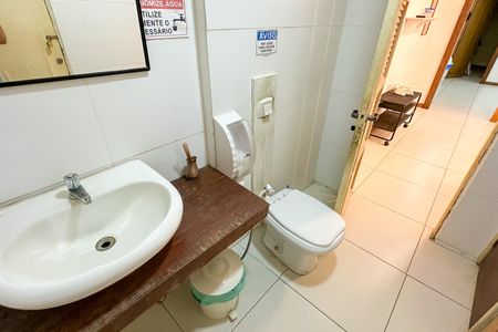 Casa à venda com 669m², 2 quartos e 3 vagas Casa à venda com 669m², 2 quartos e 3 vagasBanheiro Social