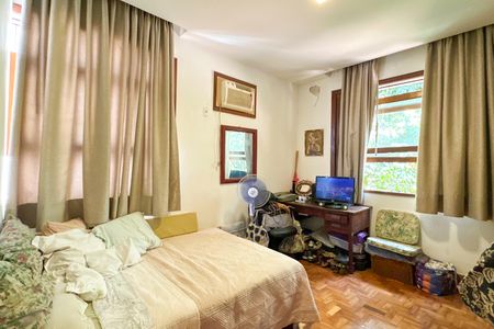 Casa à venda com 669m², 2 quartos e 3 vagas Casa à venda com 669m², 2 quartos e 3 vagasSuíte 02