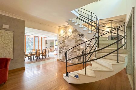 Casa à venda com 669m², 2 quartos e 3 vagas Casa à venda com 669m², 2 quartos e 3 vagasSala