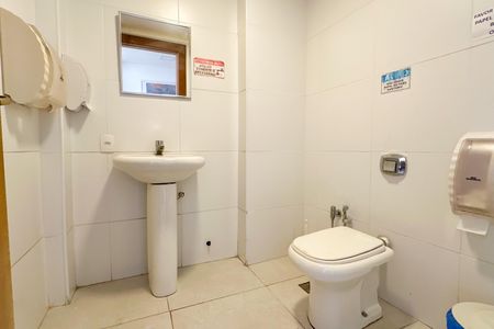 Casa à venda com 669m², 2 quartos e 3 vagas Casa à venda com 669m², 2 quartos e 3 vagasBanheiro