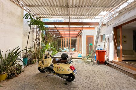 Casa à venda com 669m², 2 quartos e 3 vagas Casa à venda com 669m², 2 quartos e 3 vagasSala