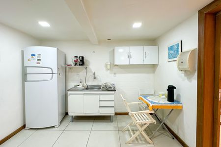 Casa à venda com 669m², 2 quartos e 3 vagas Casa à venda com 669m², 2 quartos e 3 vagasCozinha 02