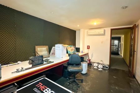 Casa à venda com 669m², 2 quartos e 3 vagas Casa à venda com 669m², 2 quartos e 3 vagasProdutora