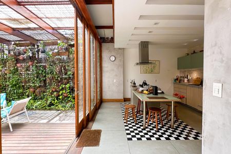 Casa à venda com 669m², 2 quartos e 3 vagas Casa à venda com 669m², 2 quartos e 3 vagasCozinha