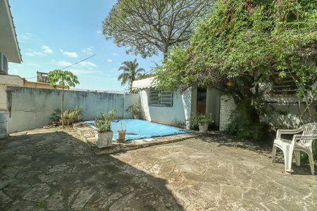 Casa à venda com 180m², 3 quartos e 3 vagas Casa à venda com 180m², 3 quartos e 3 vagasÁrea comum - Piscina