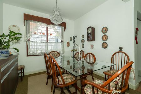 Casa à venda com 180m², 3 quartos e 3 vagas Casa à venda com 180m², 3 quartos e 3 vagasSala de Jantar