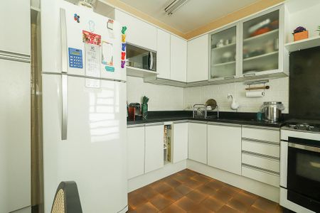 Casa à venda com 180m², 3 quartos e 3 vagas Casa à venda com 180m², 3 quartos e 3 vagasCozinha