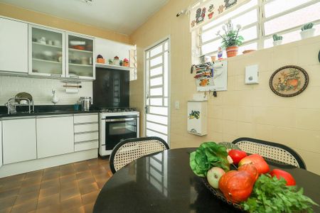 Casa à venda com 180m², 3 quartos e 3 vagas Casa à venda com 180m², 3 quartos e 3 vagasCozinha