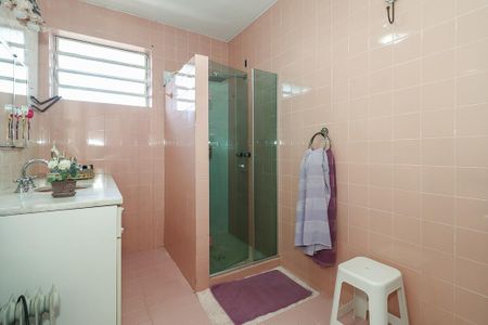 Casa à venda com 180m², 3 quartos e 3 vagas Casa à venda com 180m², 3 quartos e 3 vagasBanheiro