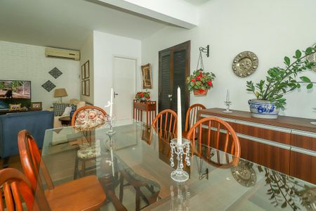 Casa à venda com 180m², 3 quartos e 3 vagas Casa à venda com 180m², 3 quartos e 3 vagasSala de Jantar