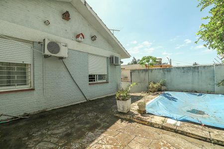Casa à venda com 180m², 3 quartos e 3 vagas Casa à venda com 180m², 3 quartos e 3 vagasÁrea comum - Piscina