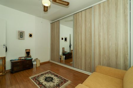 Casa à venda com 180m², 3 quartos e 3 vagas Casa à venda com 180m², 3 quartos e 3 vagasQuarto 2