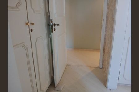 Apartamento à venda com 300m², 4 quartos e 5 vagas Apartamento à venda com 300m², 4 quartos e 5 vagasBanheiro do Quarto 1