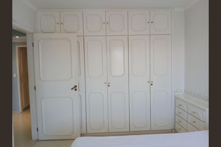 Apartamento à venda com 300m², 4 quartos e 5 vagas Apartamento à venda com 300m², 4 quartos e 5 vagasQuarto 2