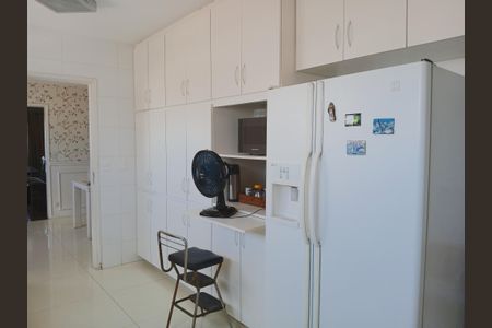 Apartamento à venda com 300m², 4 quartos e 5 vagas Apartamento à venda com 300m², 4 quartos e 5 vagasCozinha