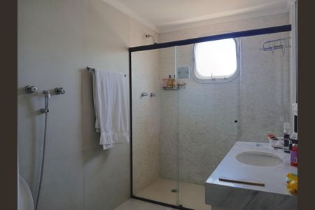 Apartamento à venda com 300m², 4 quartos e 5 vagas Apartamento à venda com 300m², 4 quartos e 5 vagasBanheiro do Quarto 2