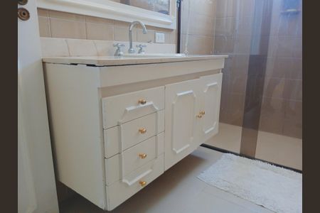 Apartamento à venda com 300m², 4 quartos e 5 vagas Apartamento à venda com 300m², 4 quartos e 5 vagasBanheiro do Quarto 1