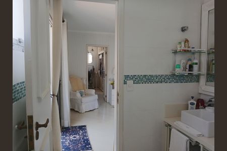 Apartamento à venda com 300m², 4 quartos e 5 vagas Apartamento à venda com 300m², 4 quartos e 5 vagasBanheiro do Quarto 4