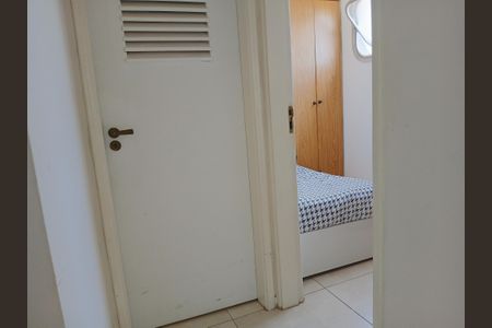 Apartamento à venda com 300m², 4 quartos e 5 vagas Apartamento à venda com 300m², 4 quartos e 5 vagasQuarto de Serviço