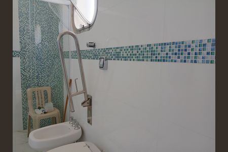 Apartamento à venda com 300m², 4 quartos e 5 vagas Apartamento à venda com 300m², 4 quartos e 5 vagasBanheiro do Quarto 4