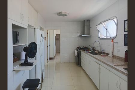 Apartamento à venda com 300m², 4 quartos e 5 vagas Apartamento à venda com 300m², 4 quartos e 5 vagasCozinha