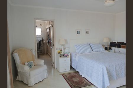 Apartamento à venda com 300m², 4 quartos e 5 vagas Apartamento à venda com 300m², 4 quartos e 5 vagasQuarto 4