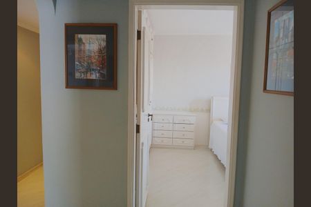 Apartamento à venda com 300m², 4 quartos e 5 vagas Apartamento à venda com 300m², 4 quartos e 5 vagasCorredor