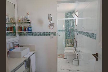 Apartamento à venda com 300m², 4 quartos e 5 vagas Apartamento à venda com 300m², 4 quartos e 5 vagasBanheiro do Quarto 4