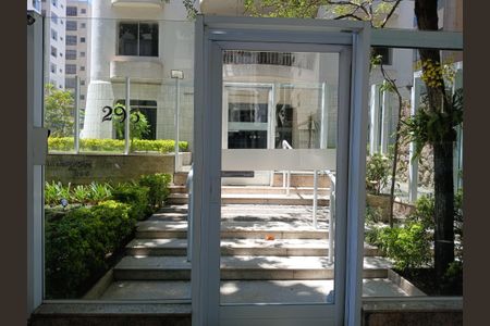 Apartamento à venda com 300m², 4 quartos e 5 vagas Apartamento à venda com 300m², 4 quartos e 5 vagasFachada