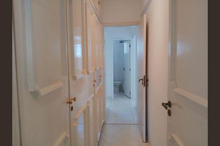 Apartamento à venda com 300m², 4 quartos e 5 vagas Apartamento à venda com 300m², 4 quartos e 5 vagasCorredor