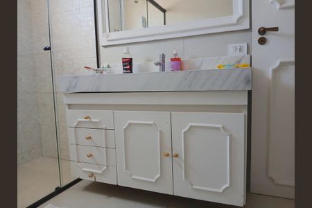 Apartamento à venda com 300m², 4 quartos e 5 vagas Apartamento à venda com 300m², 4 quartos e 5 vagasBanheiro do Quarto 2