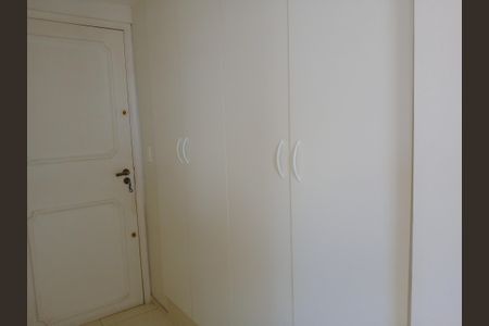 Apartamento à venda com 300m², 4 quartos e 5 vagas Apartamento à venda com 300m², 4 quartos e 5 vagasEntrada