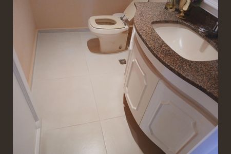 Apartamento à venda com 300m², 4 quartos e 5 vagas Apartamento à venda com 300m², 4 quartos e 5 vagasLavabo