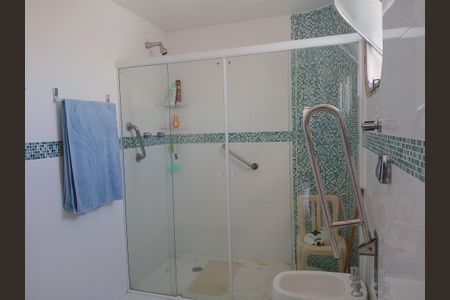 Apartamento à venda com 300m², 4 quartos e 5 vagas Apartamento à venda com 300m², 4 quartos e 5 vagasBanheiro do Quarto 4