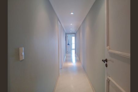 Apartamento à venda com 300m², 4 quartos e 5 vagas Apartamento à venda com 300m², 4 quartos e 5 vagasCorredor