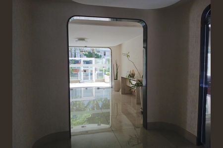 Apartamento à venda com 300m², 4 quartos e 5 vagas Apartamento à venda com 300m², 4 quartos e 5 vagasÁrea comum