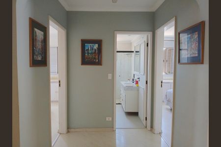 Apartamento à venda com 300m², 4 quartos e 5 vagas Apartamento à venda com 300m², 4 quartos e 5 vagasCorredor