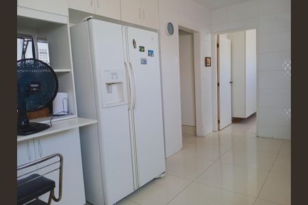 Apartamento à venda com 300m², 4 quartos e 5 vagas Apartamento à venda com 300m², 4 quartos e 5 vagasCozinha