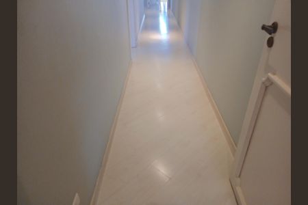 Apartamento à venda com 300m², 4 quartos e 5 vagas Apartamento à venda com 300m², 4 quartos e 5 vagasCorredor