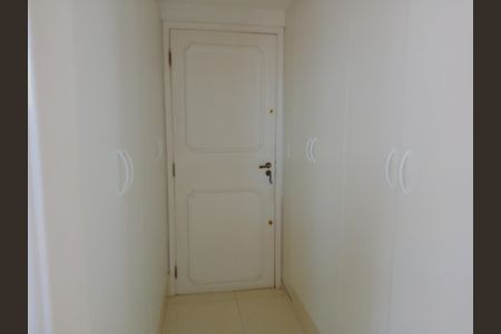 Apartamento à venda com 300m², 4 quartos e 5 vagas Apartamento à venda com 300m², 4 quartos e 5 vagasEntrada