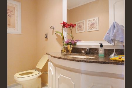 Apartamento à venda com 300m², 4 quartos e 5 vagas Apartamento à venda com 300m², 4 quartos e 5 vagasLavabo