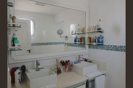 Apartamento à venda com 300m², 4 quartos e 5 vagas Apartamento à venda com 300m², 4 quartos e 5 vagasBanheiro do Quarto 4