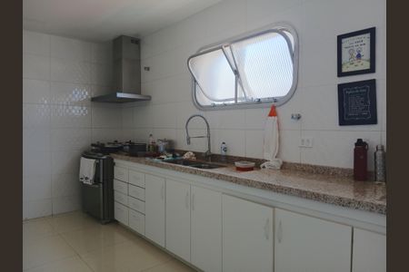 Apartamento à venda com 300m², 4 quartos e 5 vagas Apartamento à venda com 300m², 4 quartos e 5 vagasCozinha