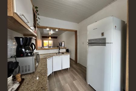 Casa à venda com 180m², 2 quartos e 2 vagas Casa à venda com 180m², 2 quartos e 2 vagasCozinha