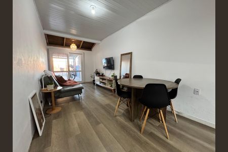 Casa à venda com 180m², 2 quartos e 2 vagas Casa à venda com 180m², 2 quartos e 2 vagasSala