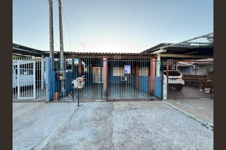 Casa à venda com 180m², 2 quartos e 2 vagas Casa à venda com 180m², 2 quartos e 2 vagasFachada