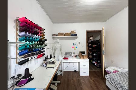 Casa à venda com 180m², 2 quartos e 2 vagas Casa à venda com 180m², 2 quartos e 2 vagasQuarto 1