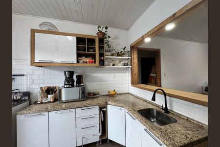Casa à venda com 180m², 2 quartos e 2 vagas Casa à venda com 180m², 2 quartos e 2 vagasCozinha